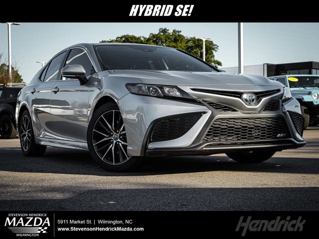 2022 Toyota Camry Hybrid SE