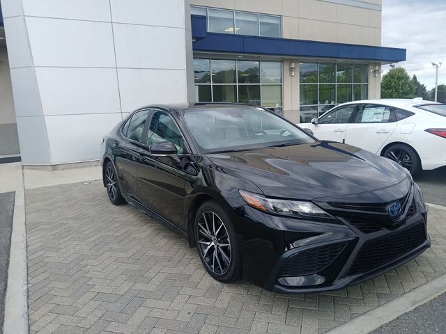 2022 Toyota Camry Hybrid SE