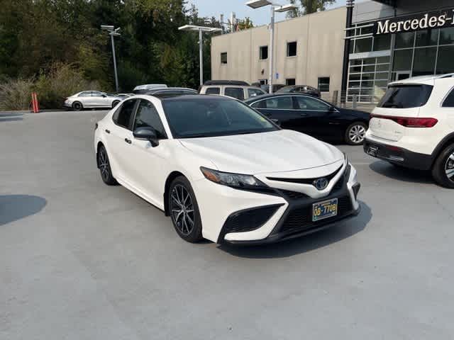 2022 Toyota Camry Hybrid SE