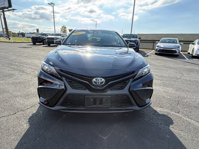 2022 Toyota Camry Hybrid SE