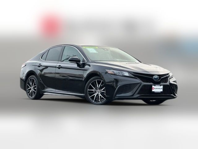 2022 Toyota Camry Hybrid SE