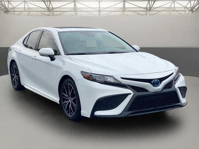 2022 Toyota Camry Hybrid SE