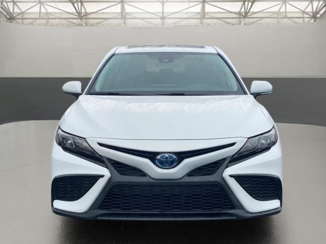 2022 Toyota Camry Hybrid SE