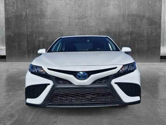 2022 Toyota Camry Hybrid SE