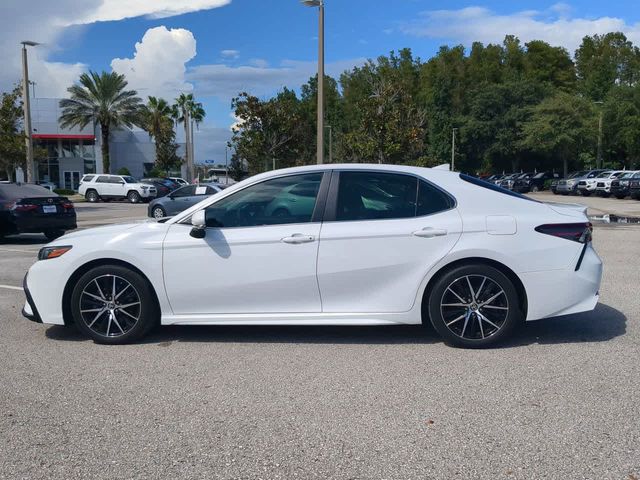 2022 Toyota Camry Hybrid SE