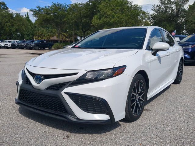 2022 Toyota Camry Hybrid SE