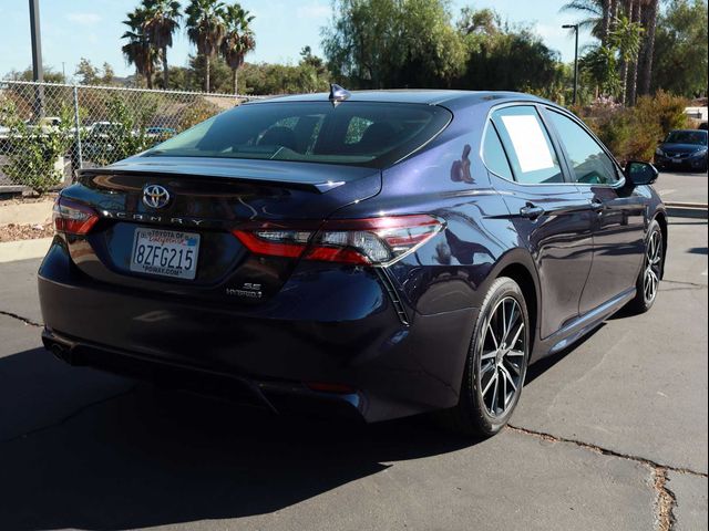 2022 Toyota Camry Hybrid SE