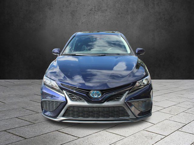 2022 Toyota Camry Hybrid SE