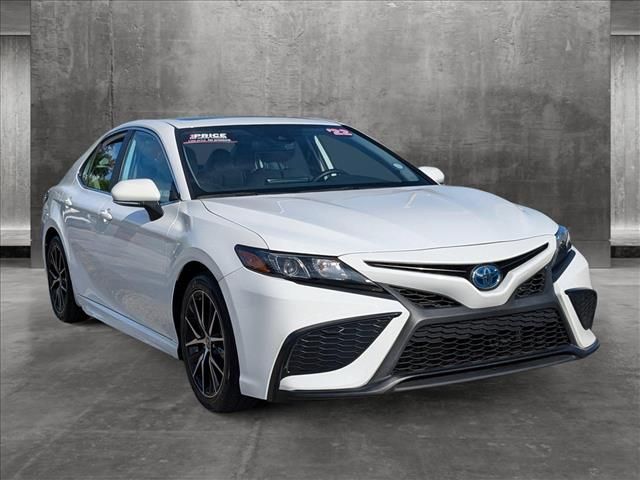 2022 Toyota Camry Hybrid SE