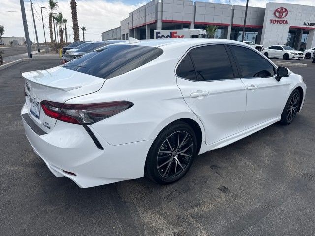 2022 Toyota Camry Hybrid SE