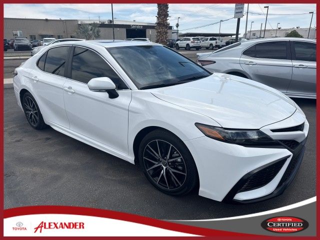 2022 Toyota Camry Hybrid SE
