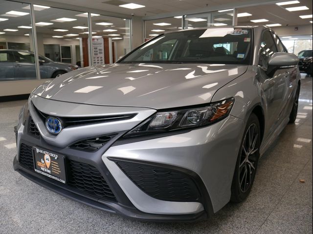 2022 Toyota Camry Hybrid SE