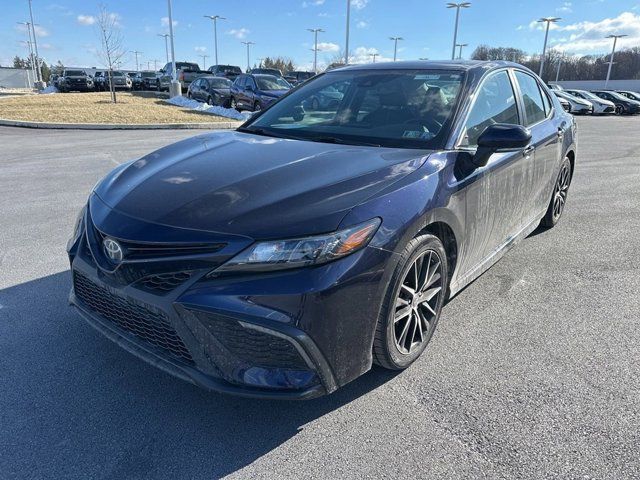 2022 Toyota Camry Hybrid SE