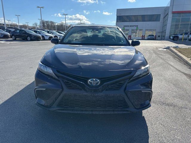 2022 Toyota Camry Hybrid SE