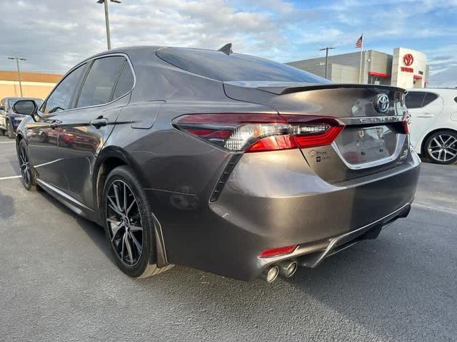 2022 Toyota Camry Hybrid SE