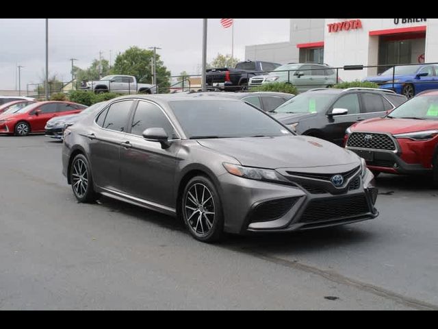 2022 Toyota Camry Hybrid SE