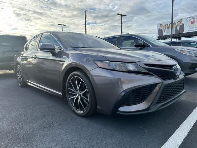 2022 Toyota Camry Hybrid SE