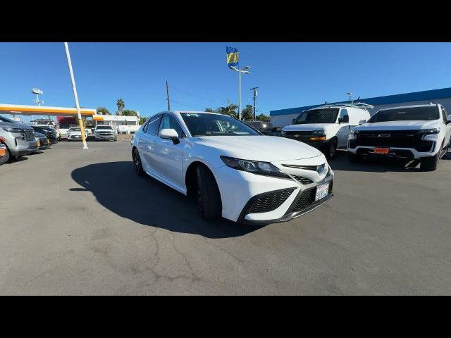 2022 Toyota Camry Hybrid SE