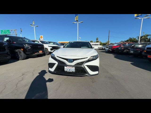 2022 Toyota Camry Hybrid SE