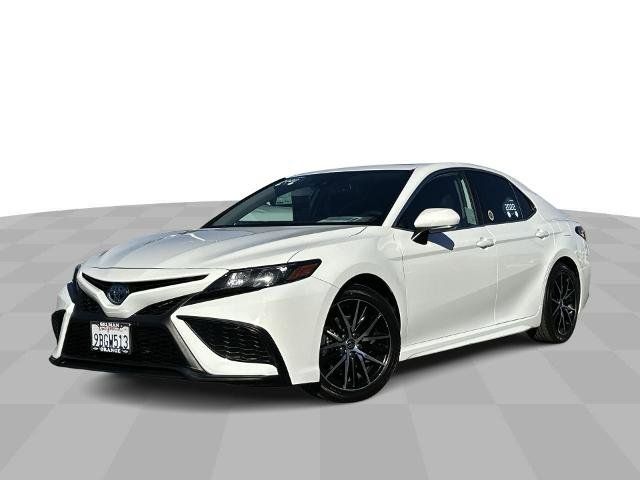 2022 Toyota Camry Hybrid SE