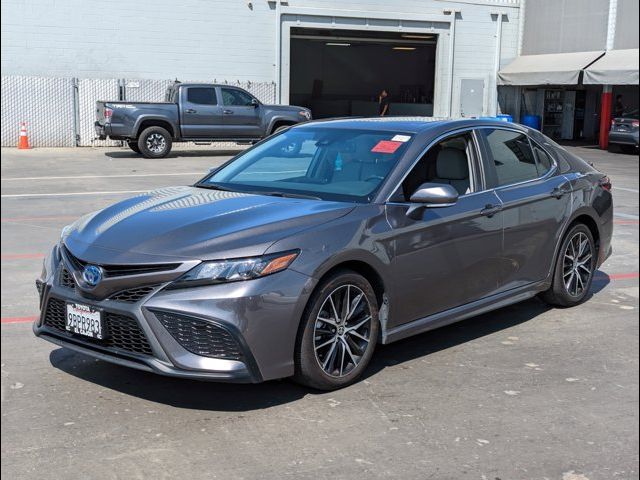 2022 Toyota Camry Hybrid SE