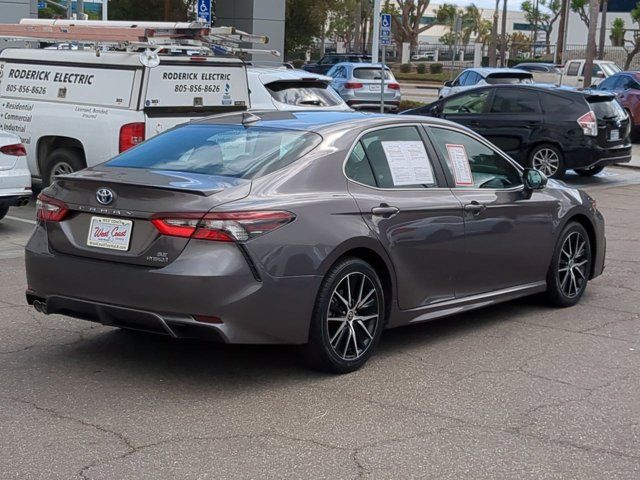 2022 Toyota Camry Hybrid SE