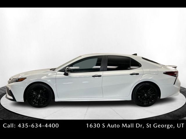 2022 Toyota Camry Hybrid SE