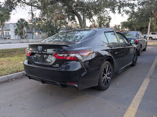 2022 Toyota Camry Hybrid SE