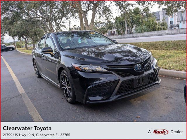 2022 Toyota Camry Hybrid SE