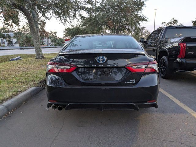 2022 Toyota Camry Hybrid SE