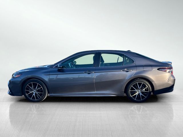 2022 Toyota Camry Hybrid SE