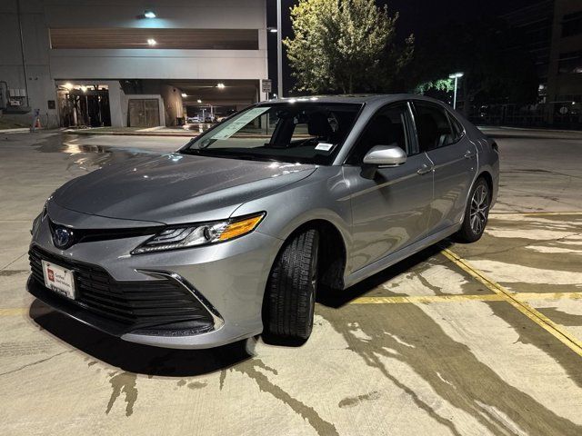 2022 Toyota Camry Hybrid XLE