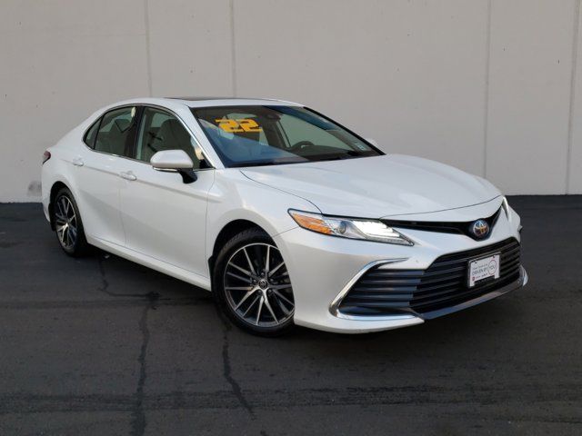 2022 Toyota Camry Hybrid XLE