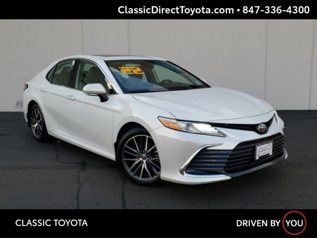 2022 Toyota Camry Hybrid XLE