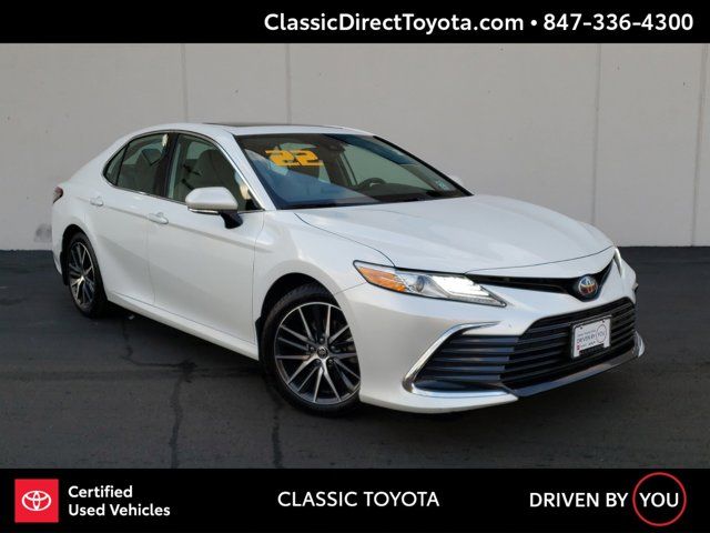 2022 Toyota Camry Hybrid XLE