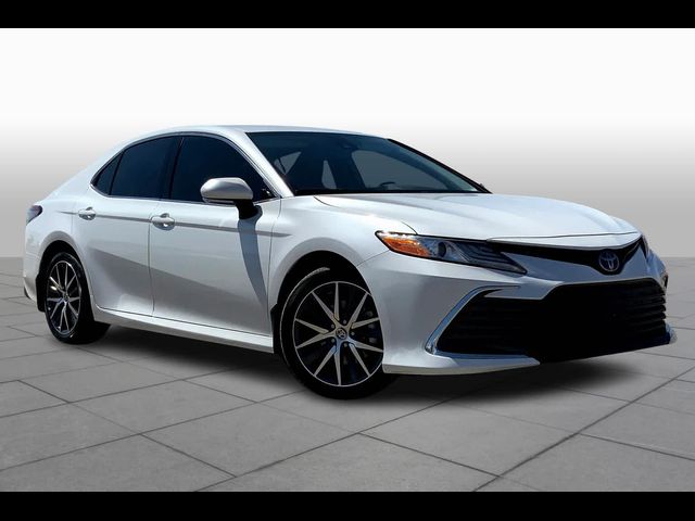 2022 Toyota Camry Hybrid XLE