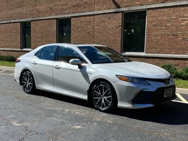 2022 Toyota Camry Hybrid XLE