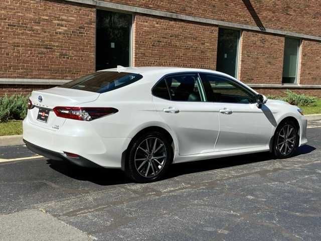 2022 Toyota Camry Hybrid XLE