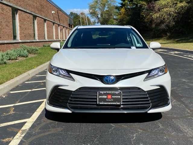 2022 Toyota Camry Hybrid XLE