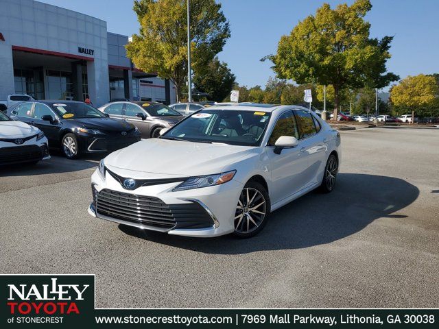 2022 Toyota Camry Hybrid XLE