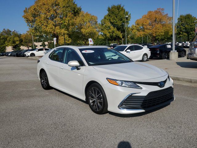 2022 Toyota Camry Hybrid XLE