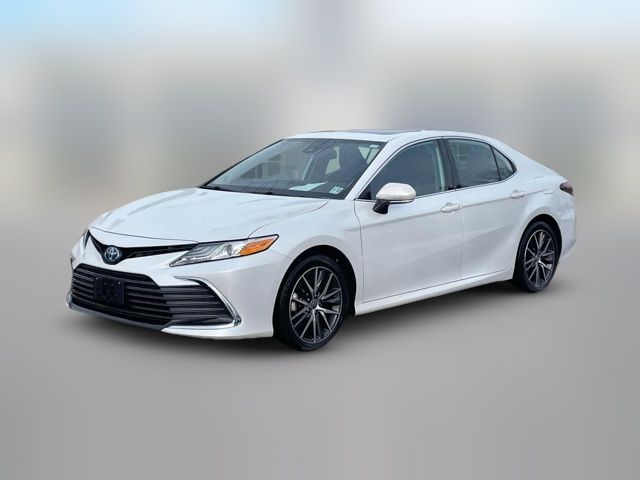 2022 Toyota Camry Hybrid XLE