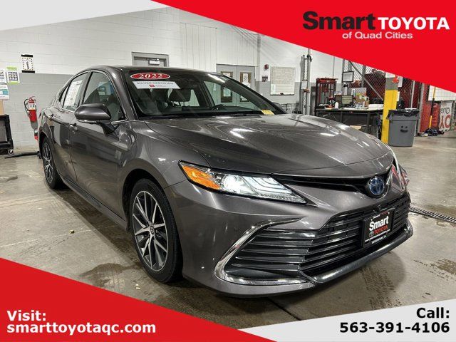 2022 Toyota Camry Hybrid XLE