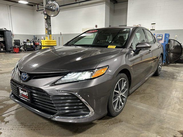 2022 Toyota Camry Hybrid XLE