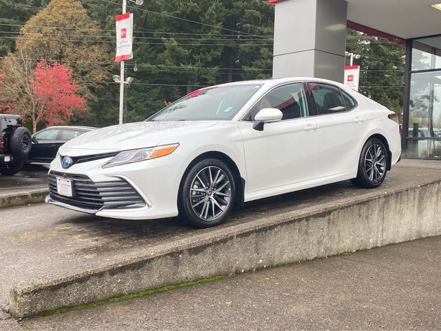 2022 Toyota Camry Hybrid XLE