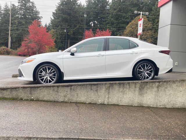 2022 Toyota Camry Hybrid XLE