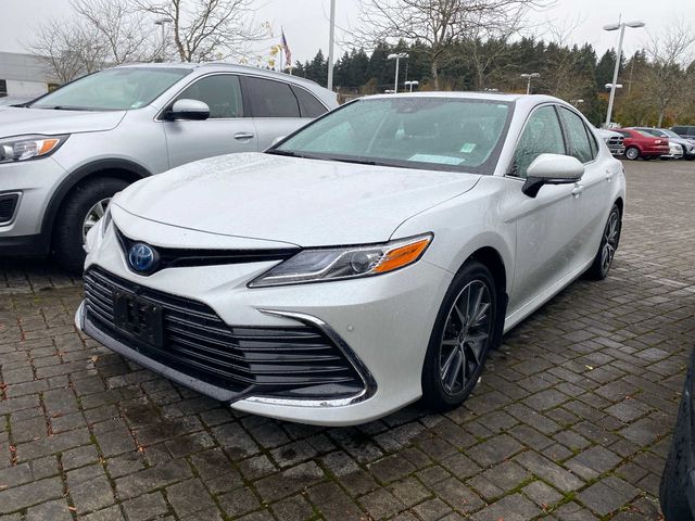 2022 Toyota Camry Hybrid XLE