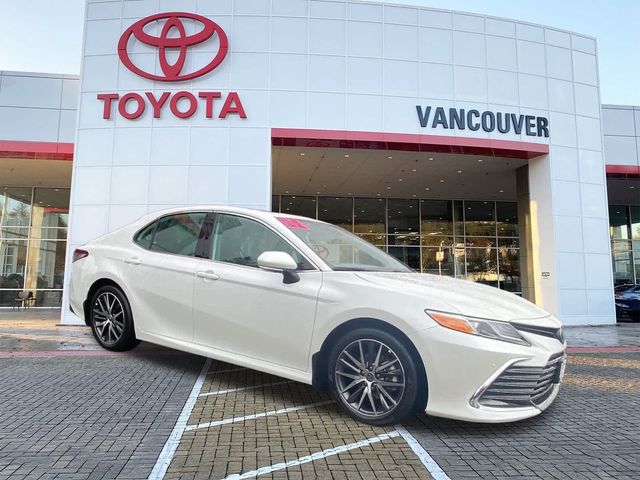 2022 Toyota Camry Hybrid XLE