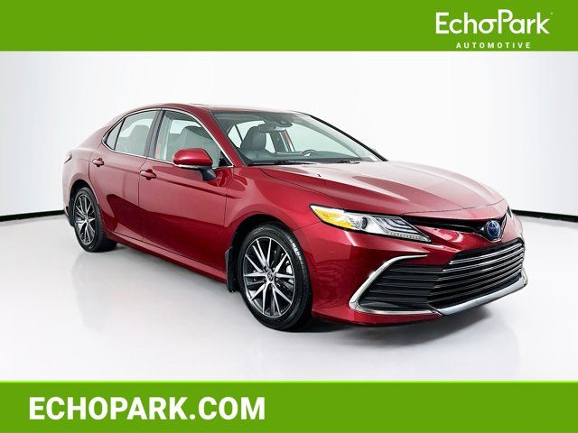 2022 Toyota Camry Hybrid XLE