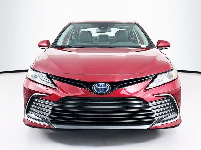 2022 Toyota Camry Hybrid XLE